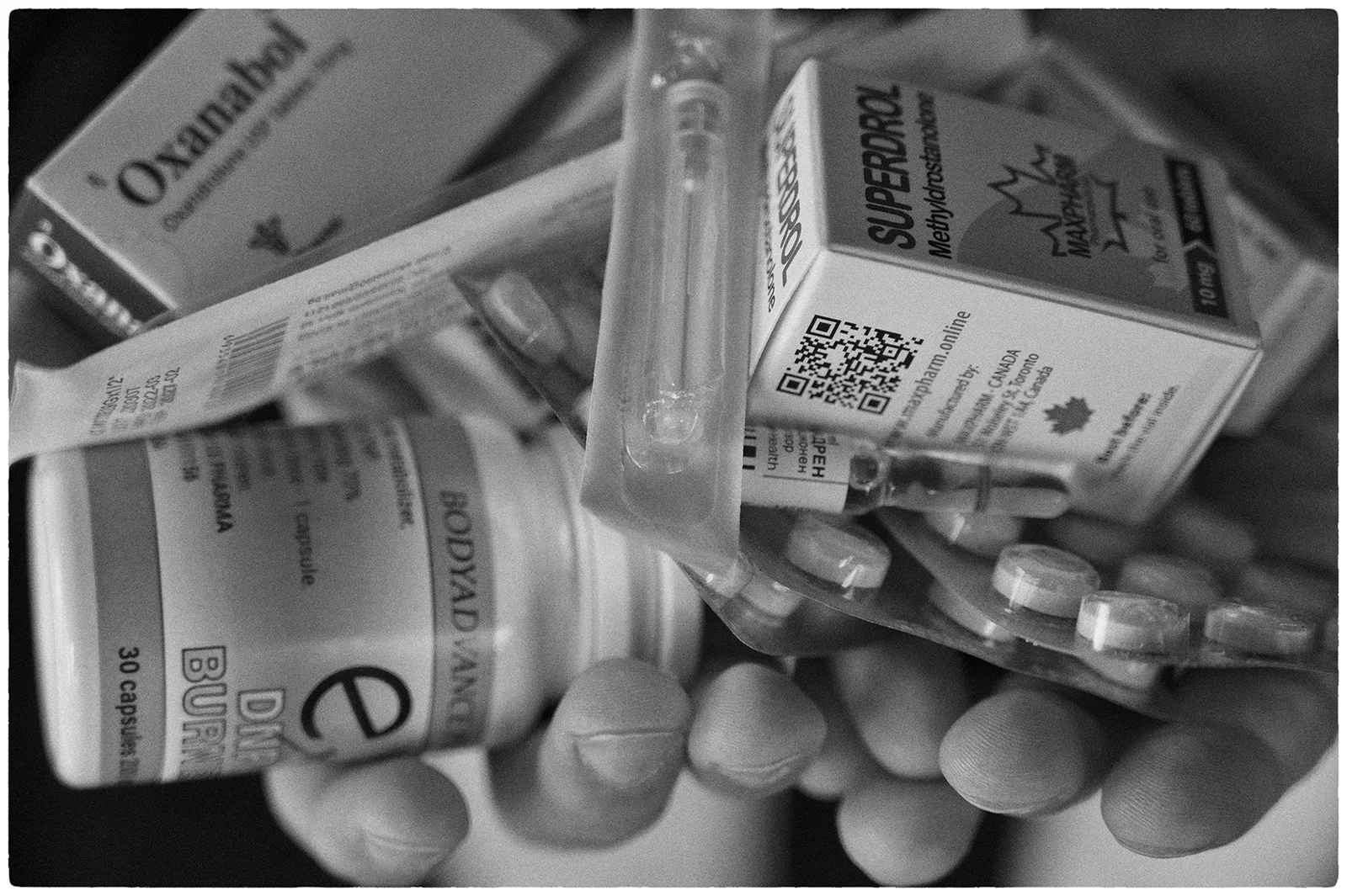 Фитнес инфлуенсъри, нерегулирана продажба на анаболни препарати, фалшив Genotropin и рискове от фалшифицирани лекарства